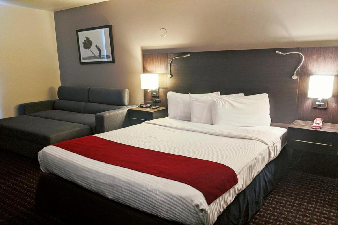 Hotel Le Principal Granby Zewnętrze zdjęcie