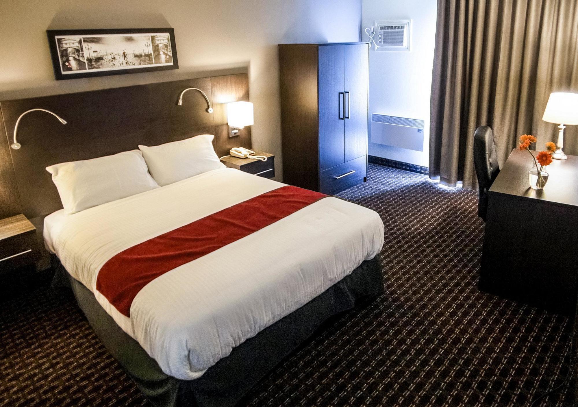 Hotel Le Principal Granby Zewnętrze zdjęcie