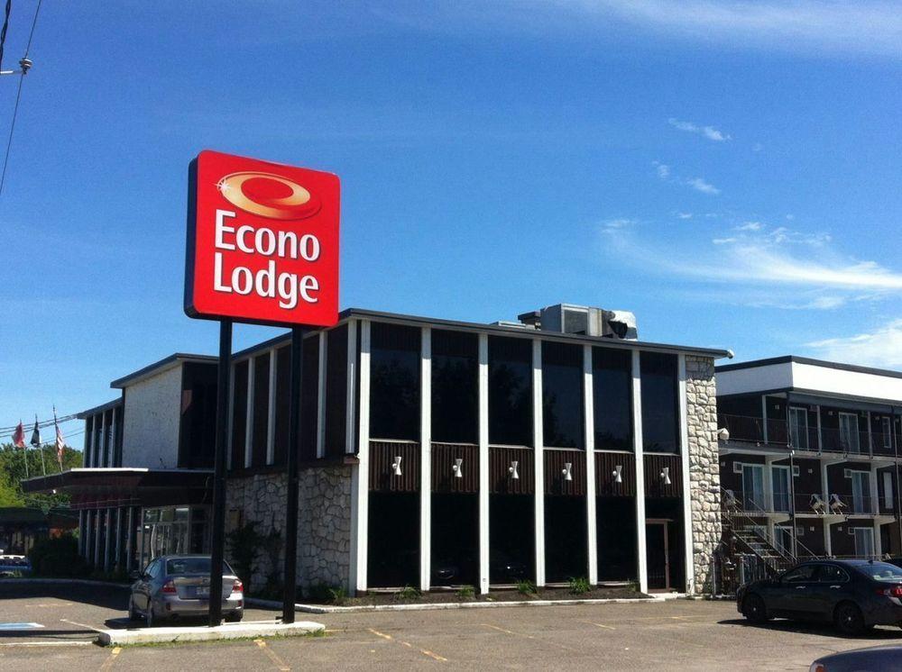 Hotel Le Principal Granby Zewnętrze zdjęcie