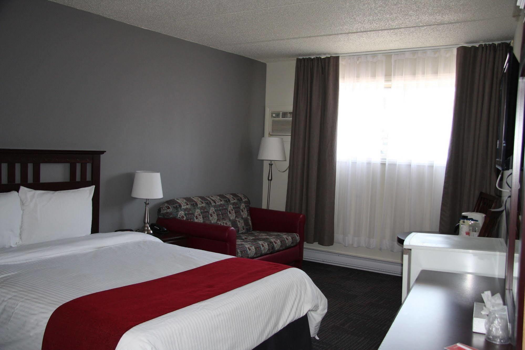 Hotel Le Principal Granby Zewnętrze zdjęcie