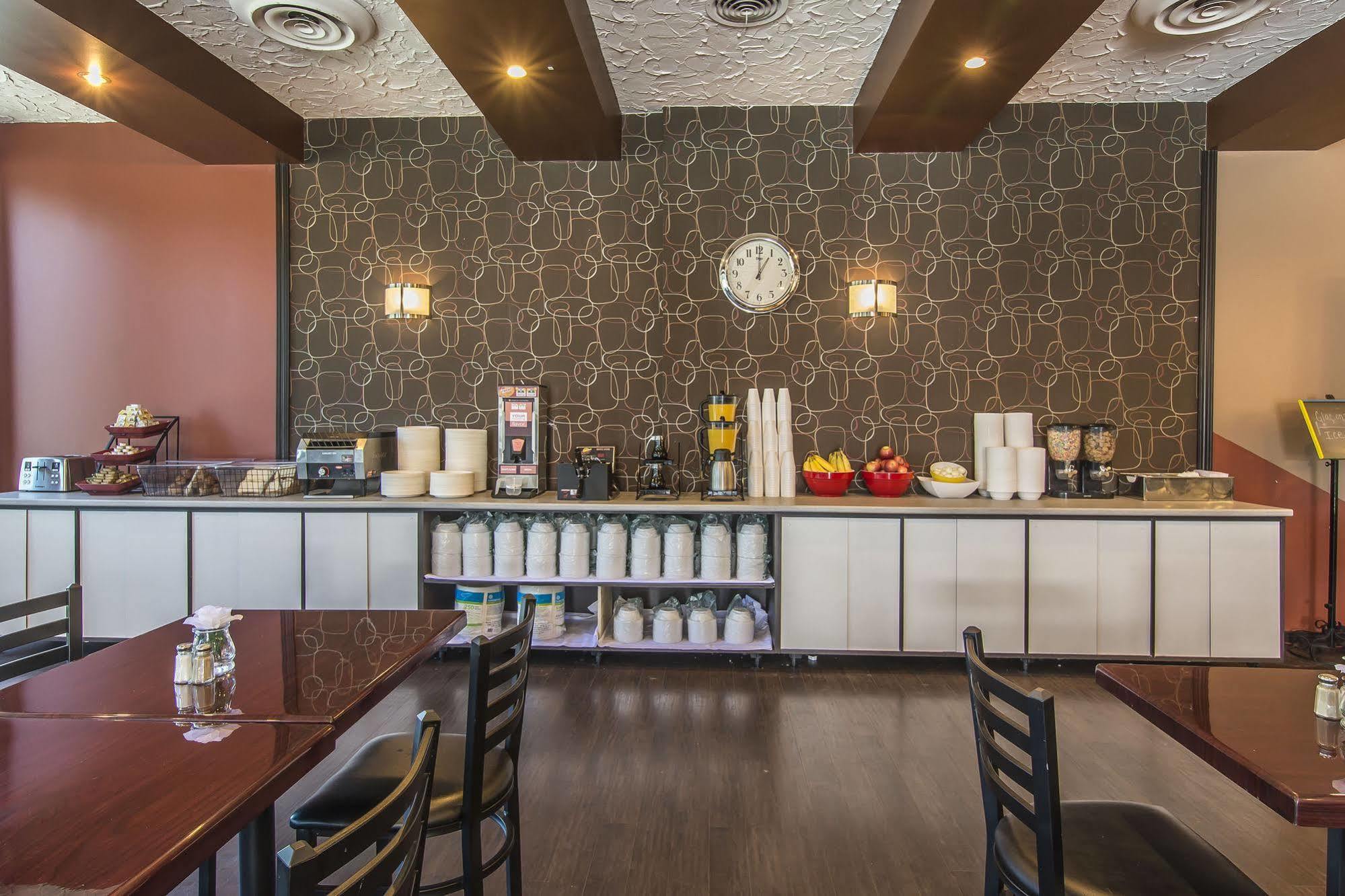 Hotel Le Principal Granby Zewnętrze zdjęcie
