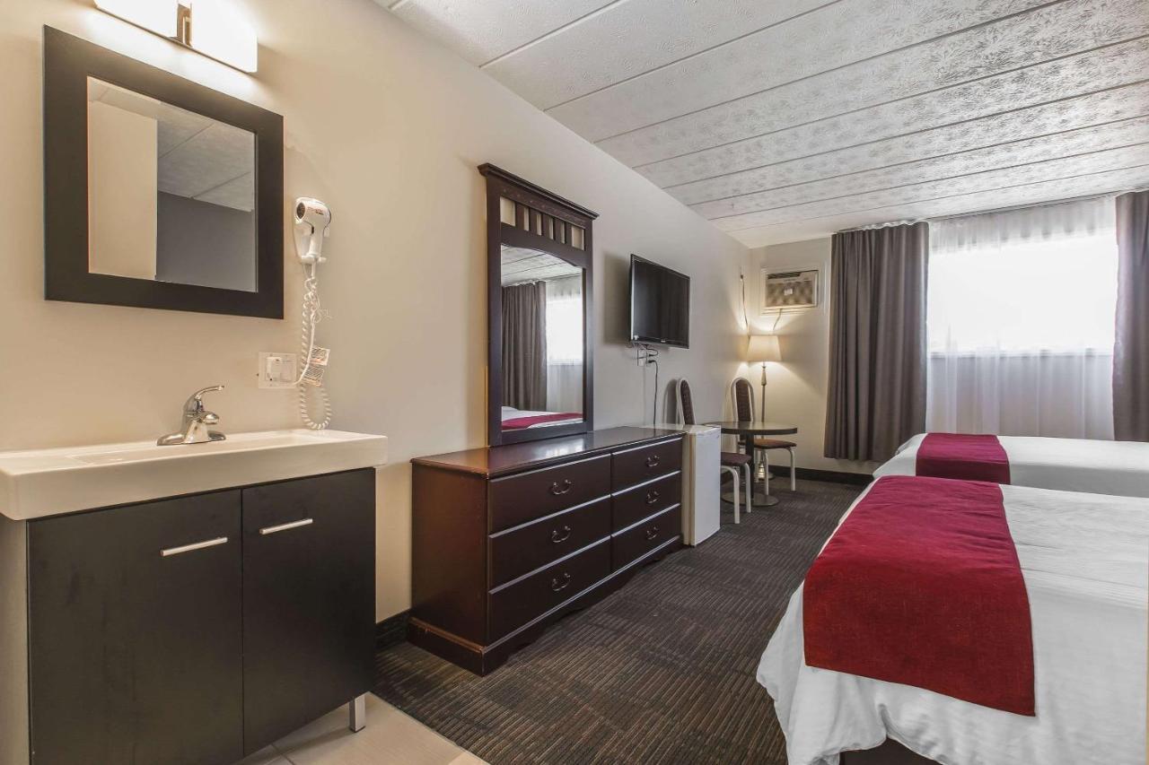 Hotel Le Principal Granby Zewnętrze zdjęcie