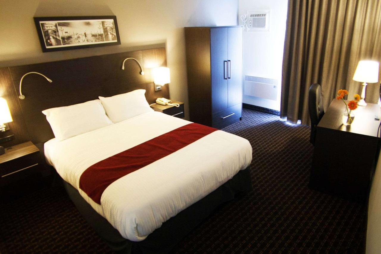 Hotel Le Principal Granby Zewnętrze zdjęcie