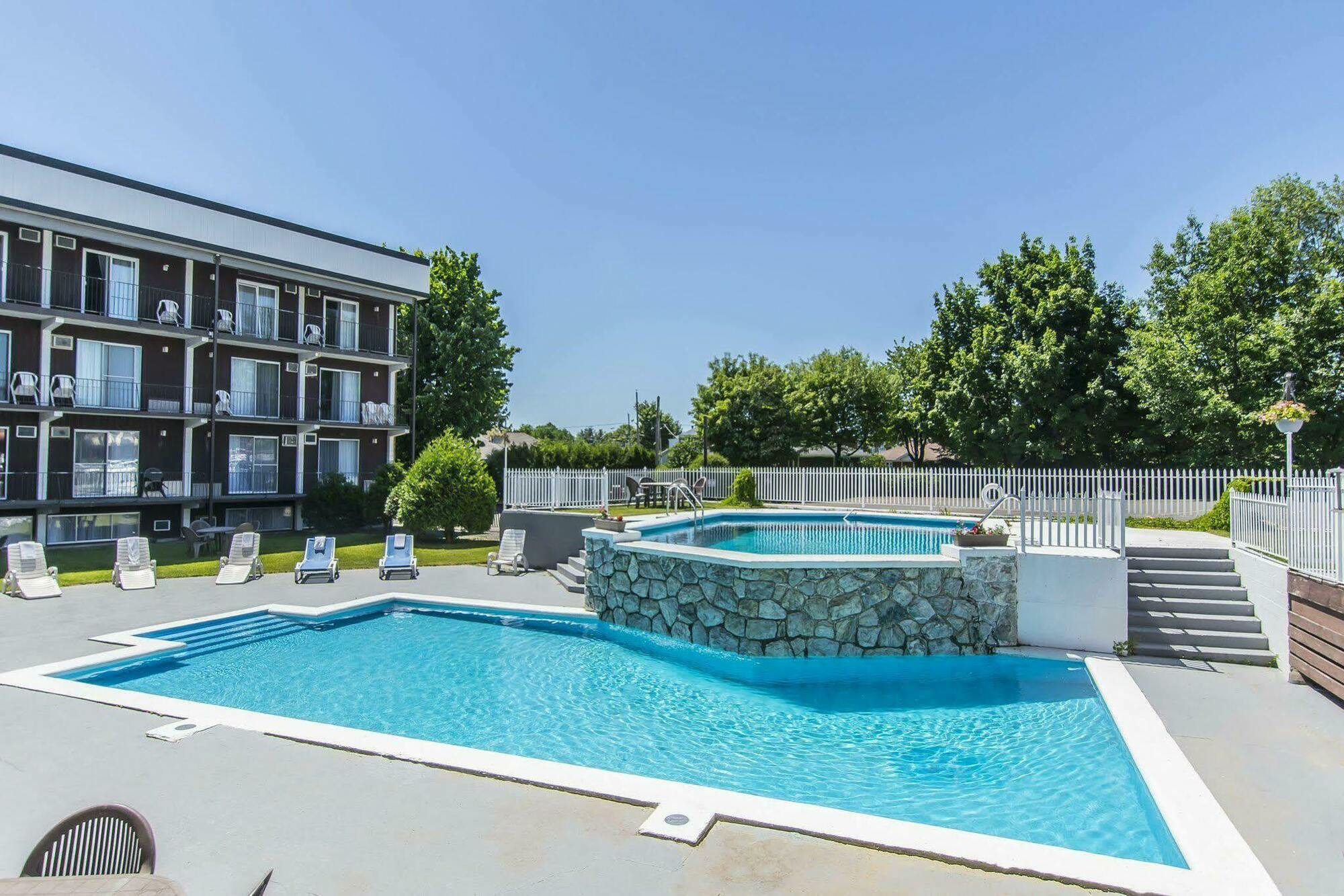 Hotel Le Principal Granby Zewnętrze zdjęcie