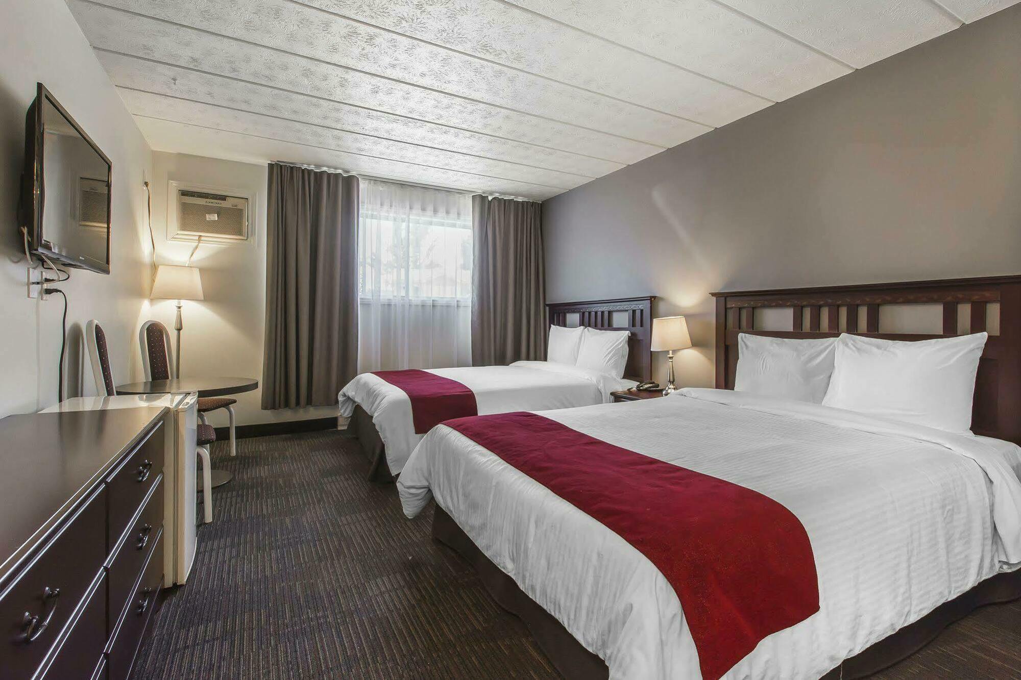 Hotel Le Principal Granby Zewnętrze zdjęcie